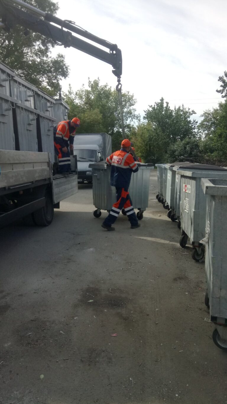 У Шевченківському районі Запоріжжя замінюють сміттєві контейнери